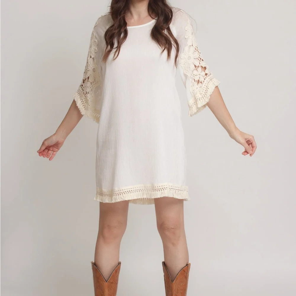 Umgee
Mini dress with floral crochet sleeves and fringe detail size S Small NWT - Picture 3 of 13